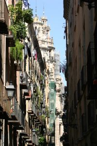 Poznaj piękno Barcelony Poznaj piękno Barcelony autorem artykułu jest Arkadiusz Wolnik Barcelona, drugie po Madrycie miasto Hiszpanii, jest stolicą autonomicznej wspólnoty Katalonii. Usytuowane przepięknie na niewysokich wzgórzach, obniża się stopniowo ku wybrzeżu Morza...
