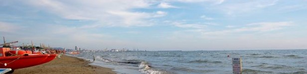 Plaże nad morzem Tyrreńskim Plaże nad Tyrrhenian Sea bardzo różnią się od naszych plaż nad Bałtykiem. Nad Bałtykiem można sobie spacerować do woli, idąc brzegiem morza, od miejscowości do miejscowości,...