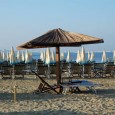 Plaże nad morzem Tyrreńskim Plaże nad morzem Tyrreńskim Plaże nad Tyrrhenian Sea bardzo różnią się od naszych plaż nad Bałtykiem. Nad Bałtykiem można sobie spacerować do woli, idąc brzegiem morza, od miejscowości do miejscowości,...