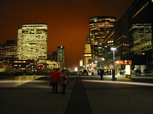235721_la_dfense_paris_by_night